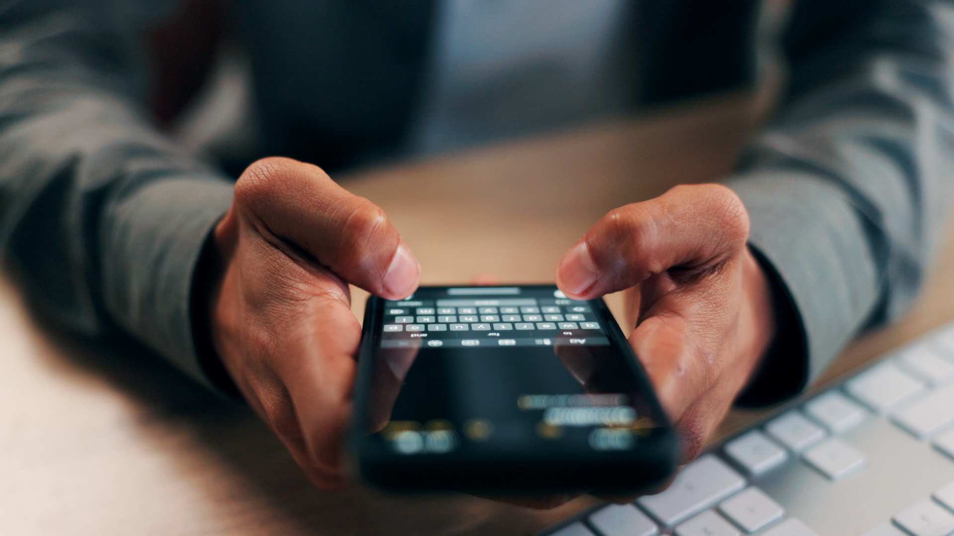 Can Text Messages Be Used as Evidence to Increase or Terminate Alimony?