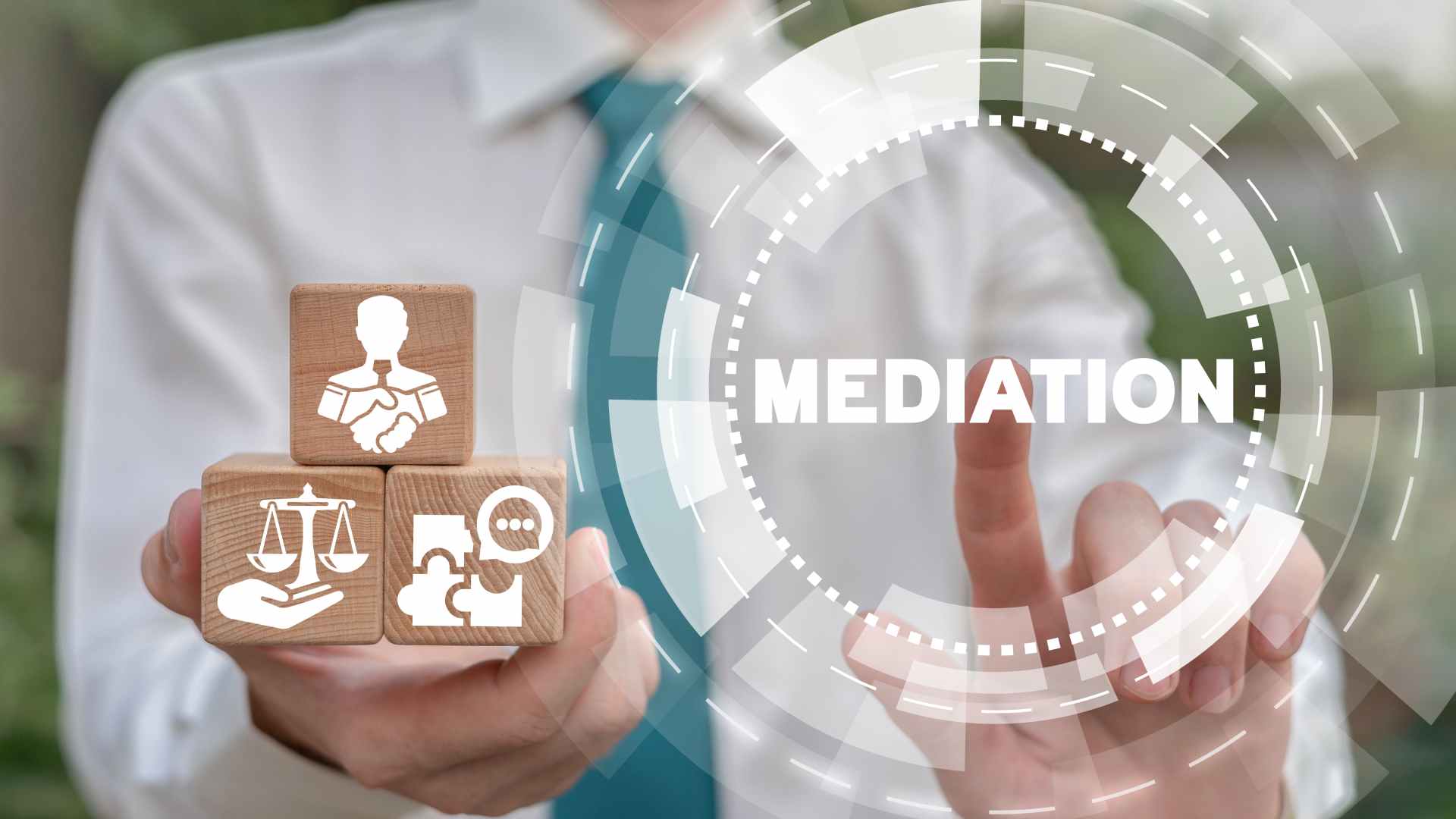 What is the difference between court custody mediation and private mediation?